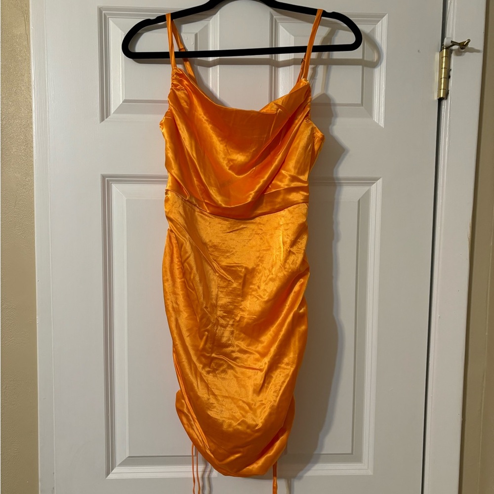 Orange wild fable dress size xs. Never worn. Ties on both sides
